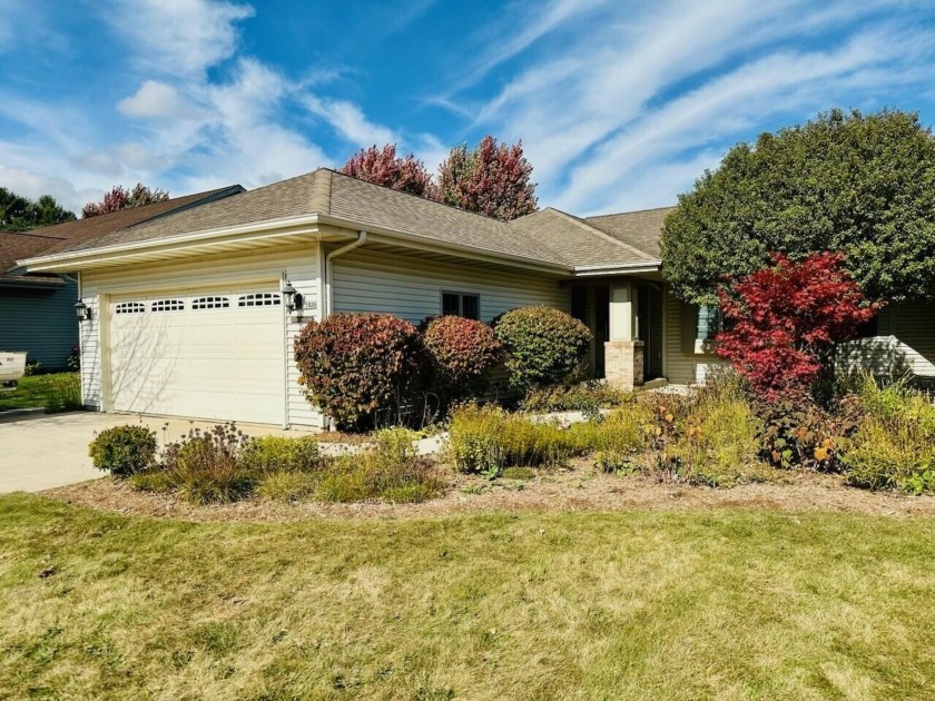 Custom built two bedroom two bath condo in great location in - Beach Condo for sale in Sheboygan, Wisconsin on Beachhouse.com