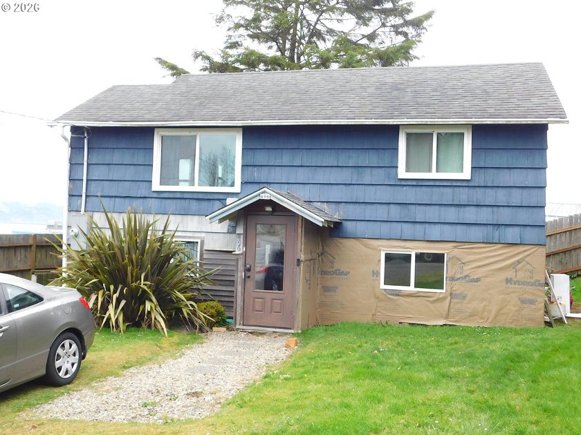 Many charming amenities go with this cozy 2-bedroom, 1-bath - Beach Home for sale in Astoria, Oregon on Beachhouse.com