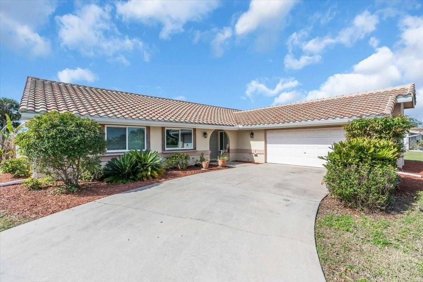 Stunning Updated Pool Home in Country Club Estates - Over $200 - Beach Home for sale in North Port, Florida on Beachhouse.com