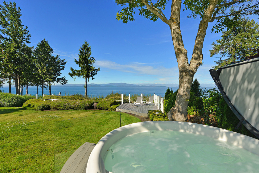 Executive 3 Bedroom Oceanfront Estate With Hot Tub - Beach Vacation Rentals in Parksville, British Columbia on Beachhouse.com