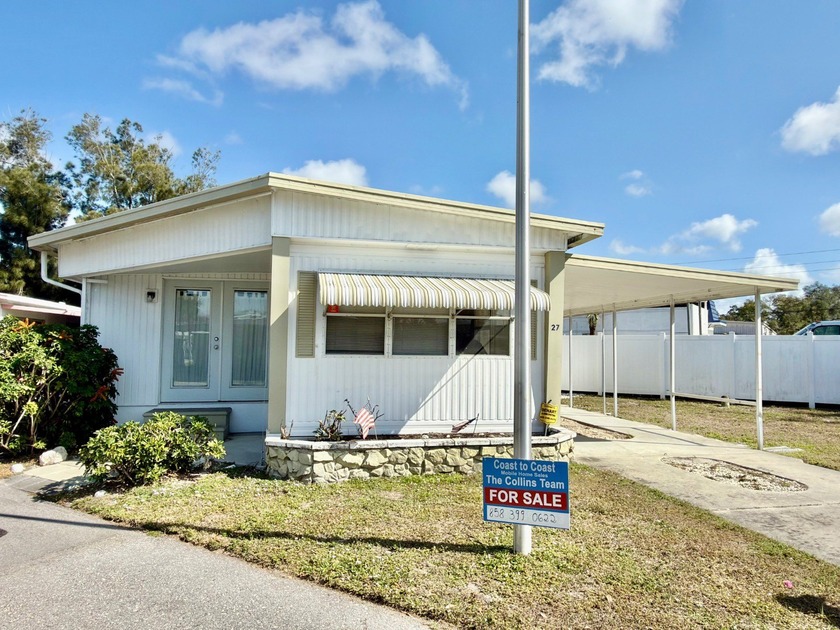 1BR/1BA single-wide manufactured home with 2 bonus rooms located - Beach Home for sale in Sarasota, Florida on Beachhouse.com