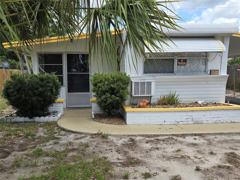 This adorable Florida home won't last long at this price! - Beach Home for sale in Holiday, Florida on Beachhouse.com