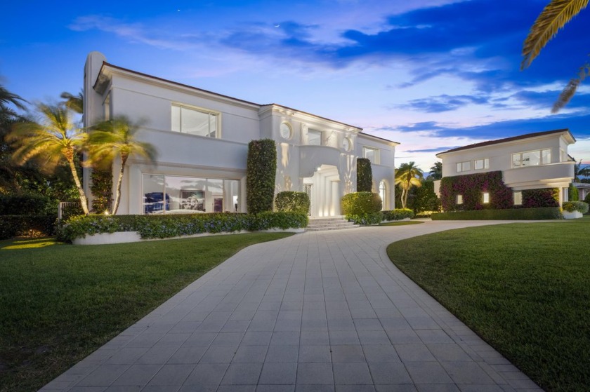 A stunning architectural Belford Shoumate legacy on the - Beach Home for sale in West Palm Beach, Florida on Beachhouse.com