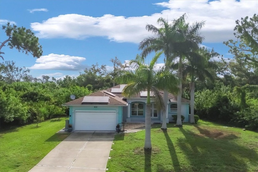 Prime Location Alert! Nestled less then 6 miles from the beach - Beach Home for sale in Englewood, Florida on Beachhouse.com