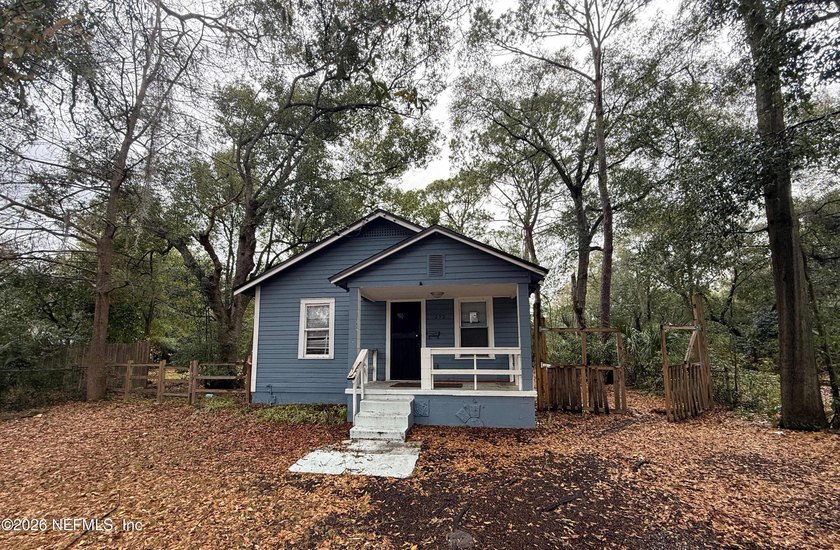 Great opportunity to own a cute home with modern finishes and - Beach Home for sale in Jacksonville, Florida on Beachhouse.com