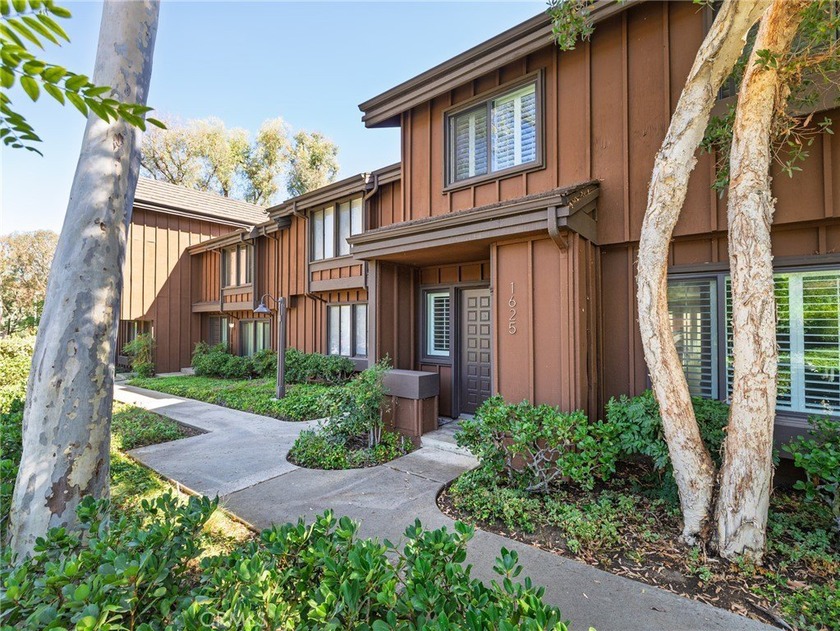 Welcome to 1625 Stonewood Ct., *The Gardens* is nestled in a - Beach Townhome/Townhouse for sale in San Pedro, California on Beachhouse.com