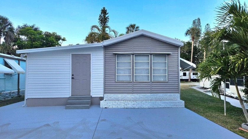 Fully renovated 2-bedroom, 1.5-bath manufactured home located in - Beach Home for sale in North Fort Myers, Florida on Beachhouse.com