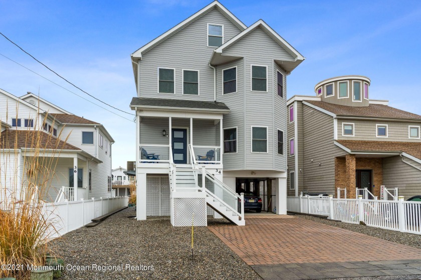 WELCOME TO WATERFRONT LIVING AT SHORE ACRES!! THIS BRIGHT & AIRY - Beach Home for sale in Brick, New Jersey on Beachhouse.com