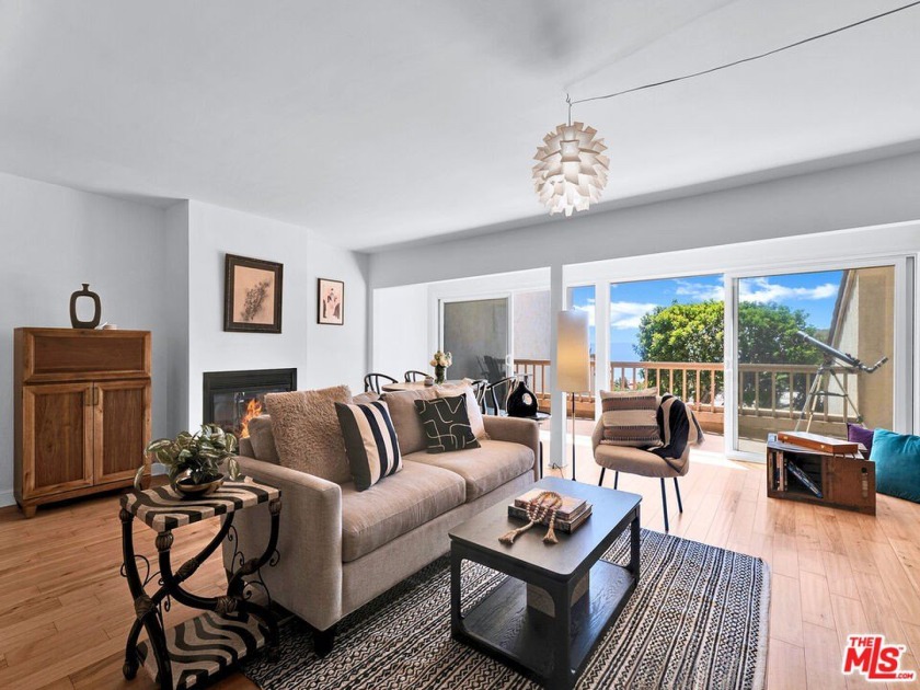 Maison De Ville: Stylish Two-Level Malibu Condo with Ocean Views - Beach Condo for sale in Malibu, California on Beachhouse.com