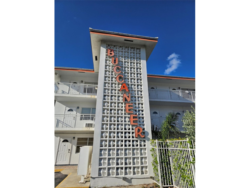 Beach block opportunity - TWO separate units each w own entrance - Beach Condo for sale in Deerfield Beach, Florida on Beachhouse.com