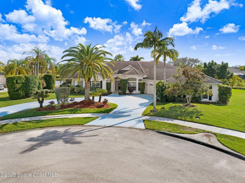 Lakefront estate nestled on a cul de sac. This stunning 5 bed 4 - Beach Home for sale in Melbourne, Florida on Beachhouse.com