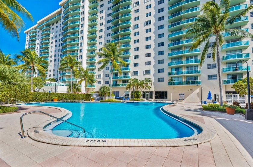 GREAT WATER VIEWS FROM THIS 1/1/1 CONDO,OPEN KITCHEN ,WIFY AND - Beach Condo for sale in Sunny Isles Beach, Florida on Beachhouse.com