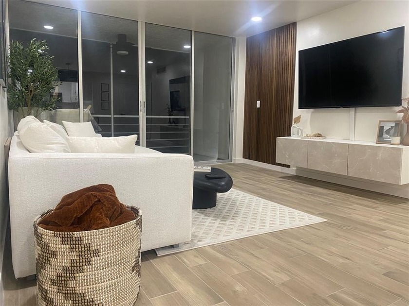 Beautifully remodeled 2 bedroom, 2 bath condo featuring a bright - Beach Condo for sale in Davie, Florida on Beachhouse.com
