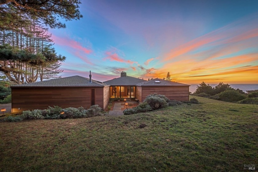 A stunning unique early Sea Ranch home on a 1.17-acre site - Beach Home for sale in Sea Ranch, California on Beachhouse.com