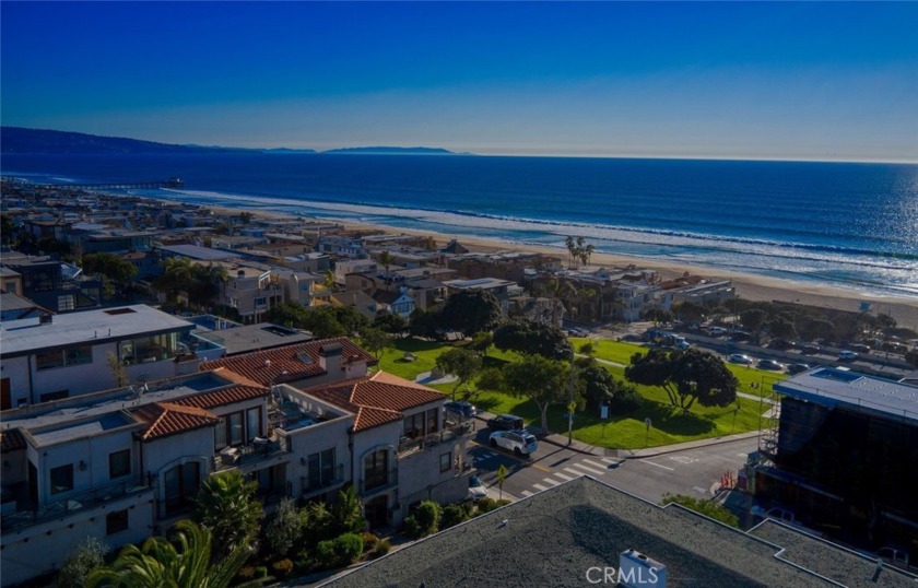 Please note this is a compound with 5 bedroom owner's unit and 4 - Beach Home for sale in Manhattan Beach, California on Beachhouse.com