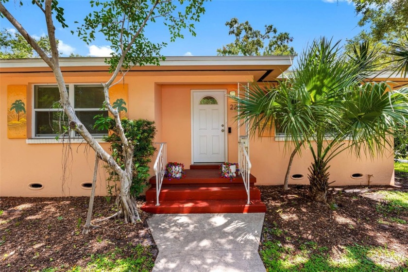 Charming 4-bedroom, 2-bath home in Jungle Prada, blending - Beach Home for sale in St. Petersburg, Florida on Beachhouse.com