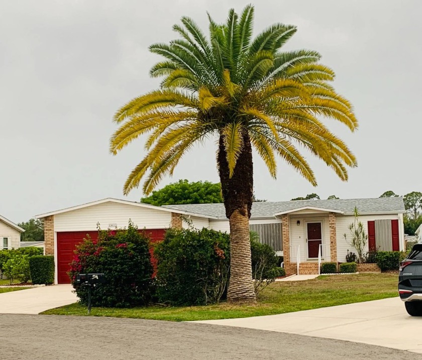 This lovely manufactured 2 bedroom, two bathroom home is on - Beach Home for sale in North Fort Myers, Florida on Beachhouse.com