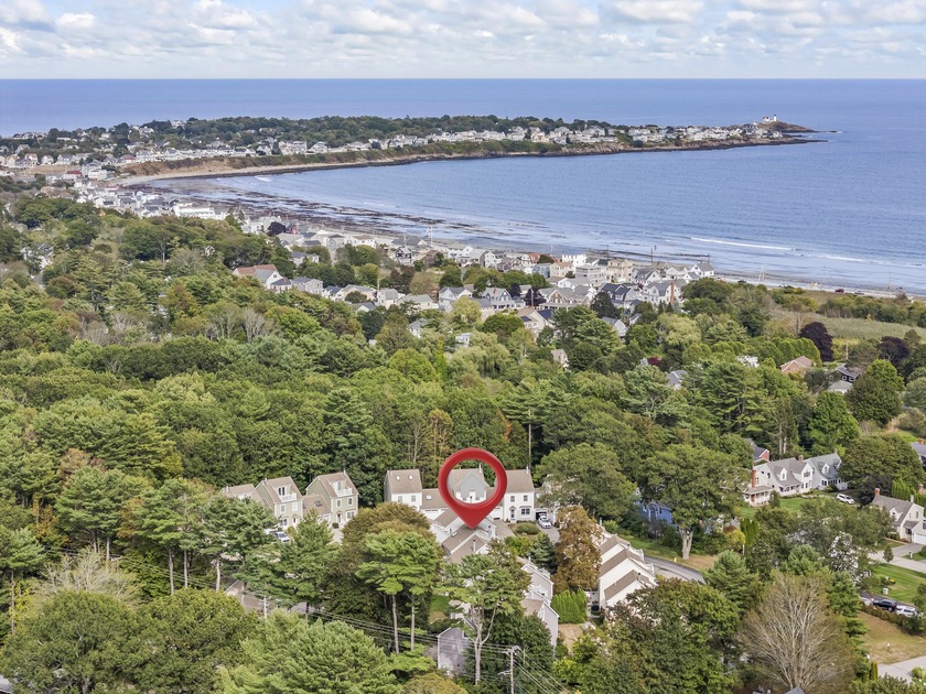 Welcome to this updated condo at Yorke Ridge Townhouses, not far - Beach Condo for sale in York, Maine on Beachhouse.com