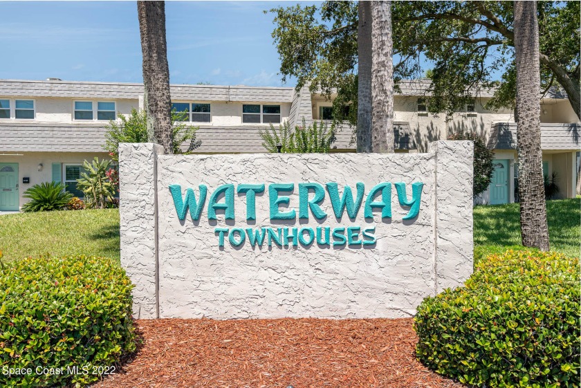 UPDATED 2 BEDROOM 2.5 BATH LAKEFRONT TOWNHOME WITH A BOAT SLIP - Beach Townhome/Townhouse for sale in Satellite Beach, Florida on Beachhouse.com