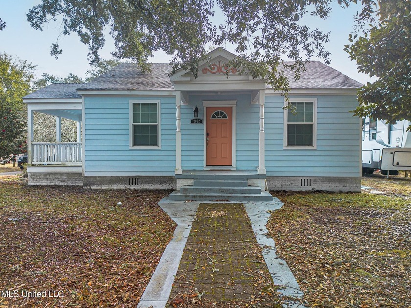 Charming, updated coastal home is less than a mile to the - Beach Home for sale in Gulfport, Mississippi on Beachhouse.com