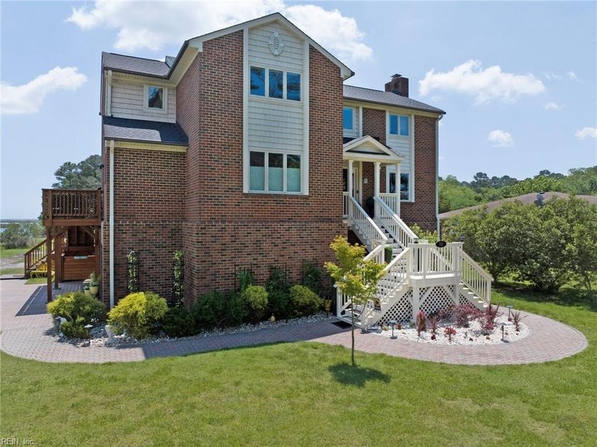 Stunning 5 BR, 3.5 bath waterfront home with sweeping views of - Beach Home for sale in Seaford, Virginia on Beachhouse.com