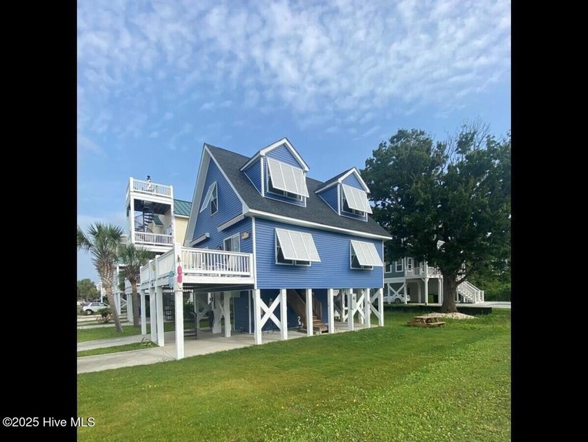 Welcome to 400 Tennessee Ave, a beautifully appointed coastal - Beach Home for sale in Carolina Beach, North Carolina on Beachhouse.com