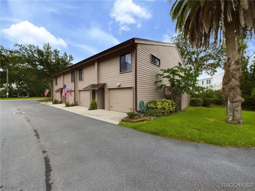 Experience waterfront living without the worries of maintenance - Beach Condo for sale in Homosassa, Florida on Beachhouse.com