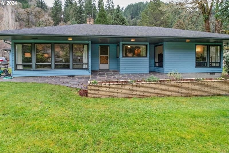 Wonderful 4 bedroom, riverfront home on one acre in the heart of - Beach Home for sale in Mapleton, Oregon on Beachhouse.com