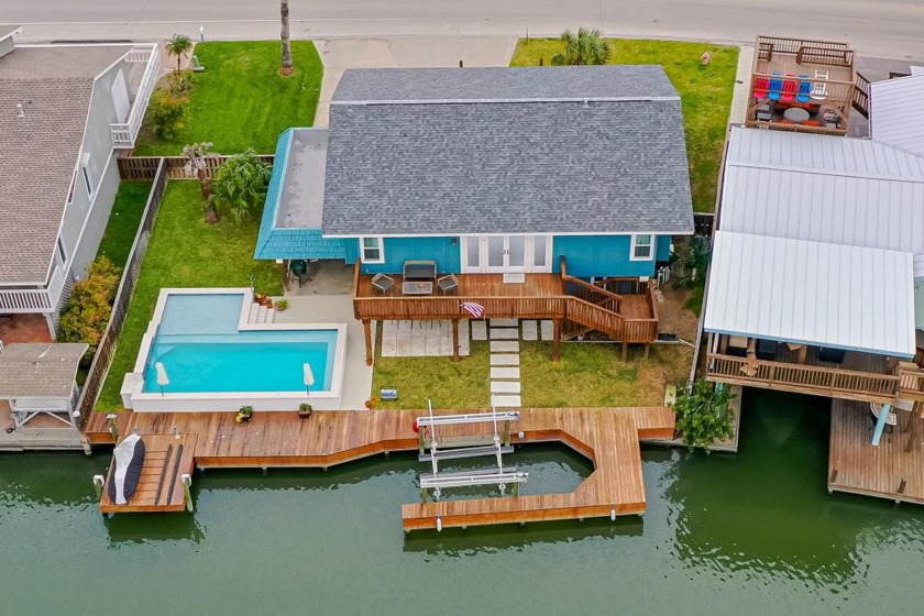 Key Allegro Home ready to enjoy! Outside fun is what this home - Beach Home for sale in Rockport, Texas on Beachhouse.com