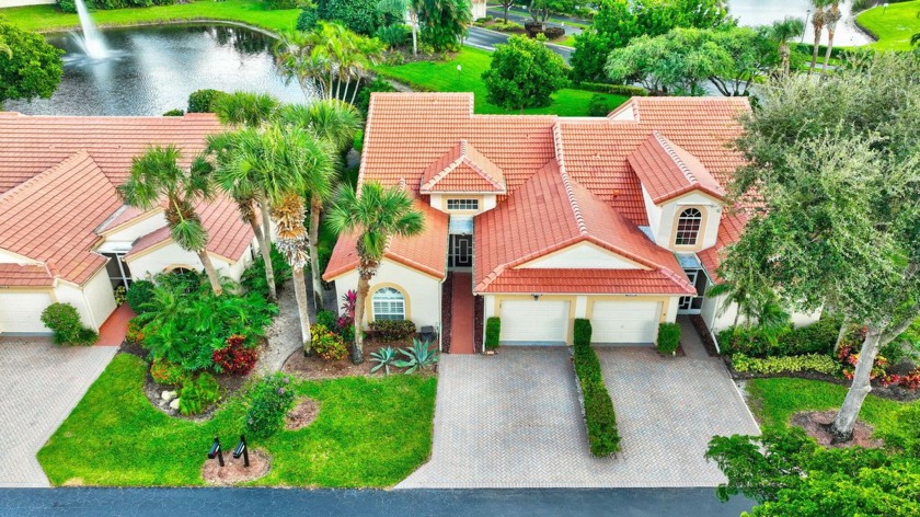 NEW ROOF SEPT. 2024. STUNNING 2/2 VILLA W/ DEN, LONG LAKE VIEWS - Beach Home for sale in Delray Beach, Florida on Beachhouse.com