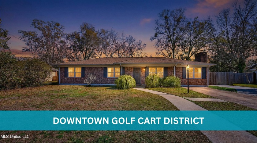 Location, Location, Location!!! This well-maintained brick home - Beach Home for sale in Ocean Springs, Mississippi on Beachhouse.com