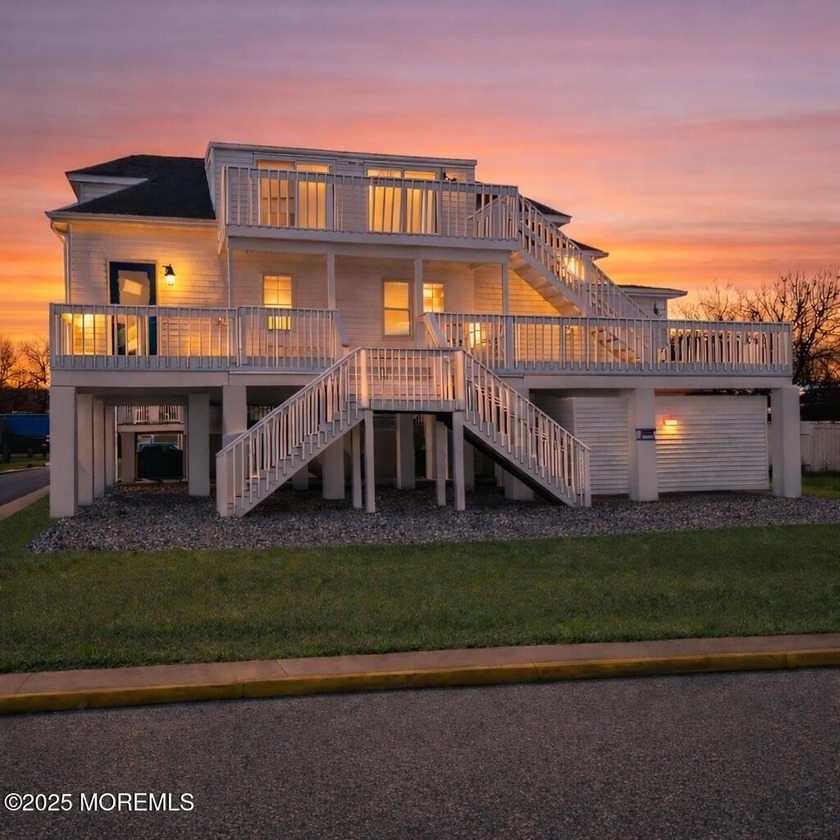 LOCATION! LOCATION!LOCATION! Bring your boat and jet ski with - Beach Home for sale in Highlands, New Jersey on Beachhouse.com