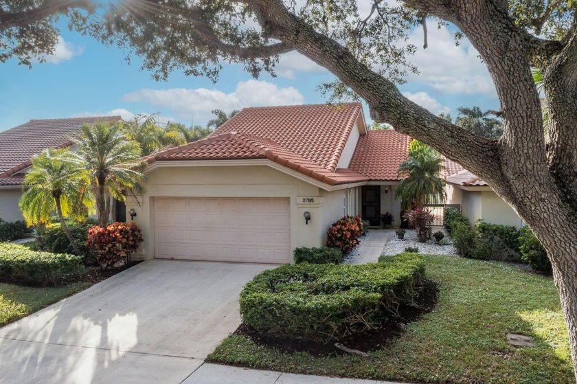 Enjoy the ideal Florida lifestyle in this Burg & DiVosta home - Beach Home for sale in West Palm Beach, Florida on Beachhouse.com