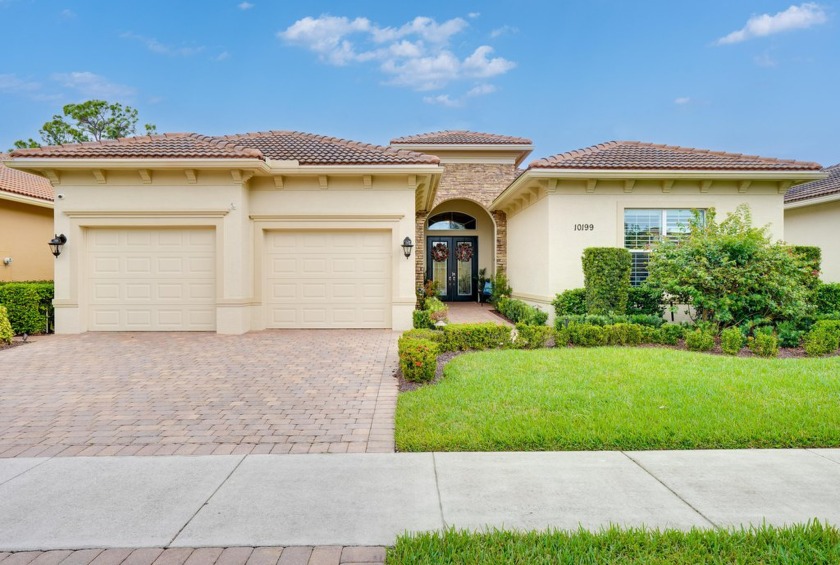 Fully furnished (except patio furniture) golf course home - Beach Home for sale in Port Saint Lucie, Florida on Beachhouse.com