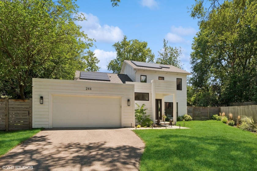 Beautifully renovated Wilmette home on an oversized lot, nestled - Beach Home for sale in Wilmette, Illinois on Beachhouse.com