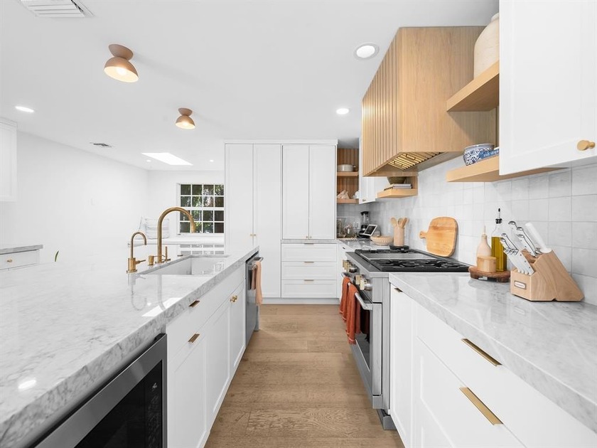 This beautifully updated residence blends modern design - Beach Home for sale in Fort Lauderdale, Florida on Beachhouse.com