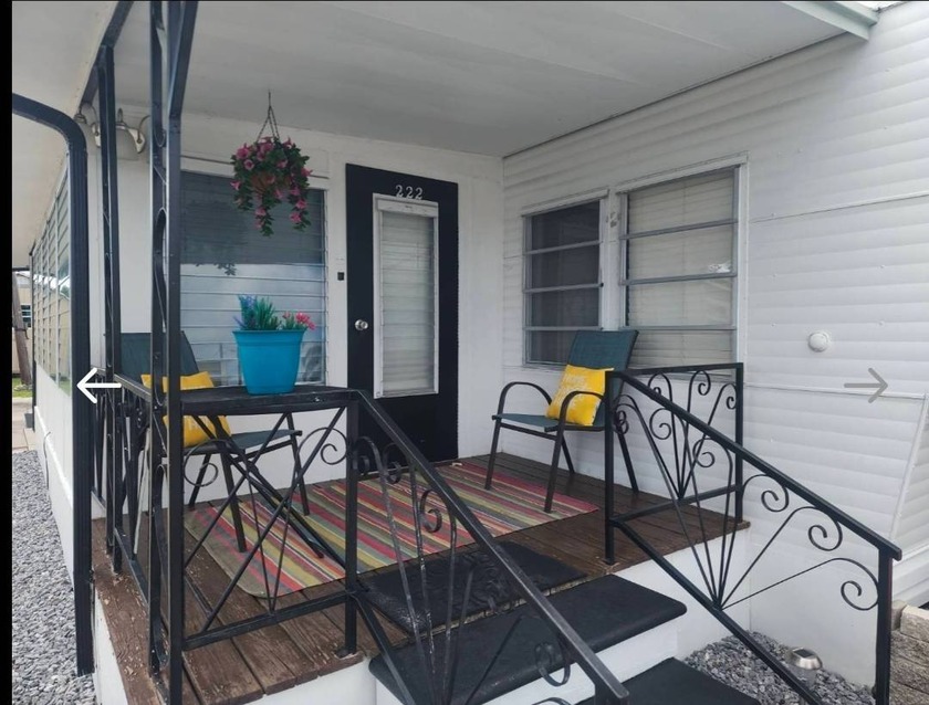 Welcome to this adorable manufactured home in a very well kept - Beach Home for sale in St. Petersburg, Florida on Beachhouse.com