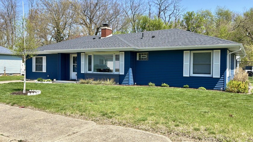 PRICE REDUCED!! FENCED IN YARD ON 3 CITY BLOCKS!!! This - Beach Home for sale in Michigan City, Indiana on Beachhouse.com