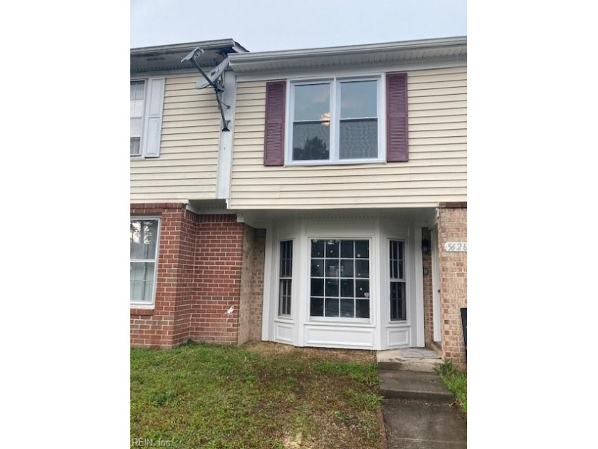 Completely rehabilitated townhouse waiting for you. You must see - Beach Townhome/Townhouse for sale in Portsmouth, Virginia on Beachhouse.com