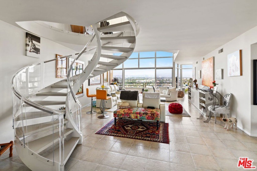 Entering this magnificent Penthouse you are transported into a - Beach Condo for sale in Marina Del Rey, California on Beachhouse.com