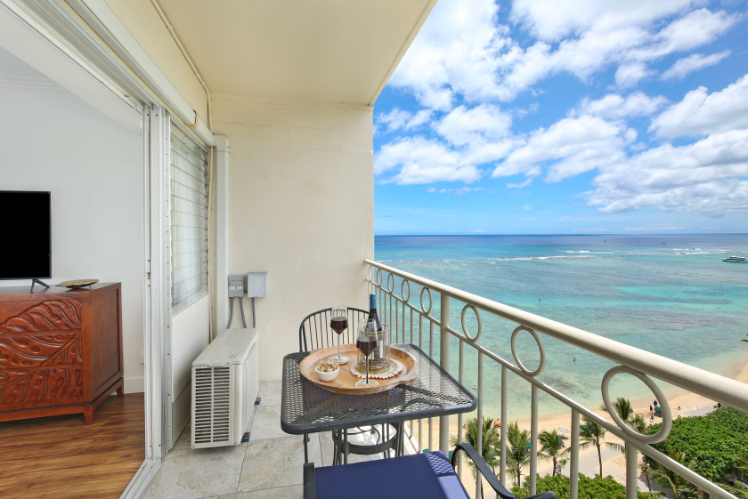 Gorgeous Ocean Views, Full Kitchen, Steps to - Beach Vacation Rentals in Honolulu, Hawaii on Beachhouse.com
