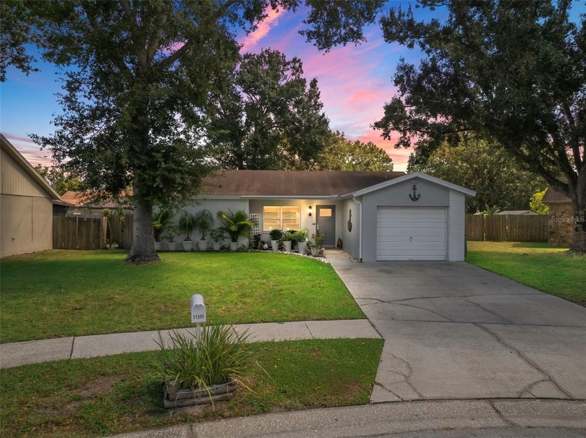 Welcome home to this charming Summerfield gem in Riverview! This - Beach Home for sale in Riverview, Florida on Beachhouse.com
