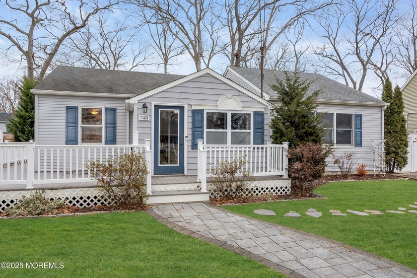 The perfect Barnegat Pines home is calling! This adorable 3 - Beach Home for sale in Forked River, New Jersey on Beachhouse.com