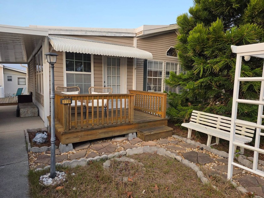 Charming Updated Home in 7 Oaks RV Park - Hudson, FL - Beach Home for sale in Hudson, Florida on Beachhouse.com