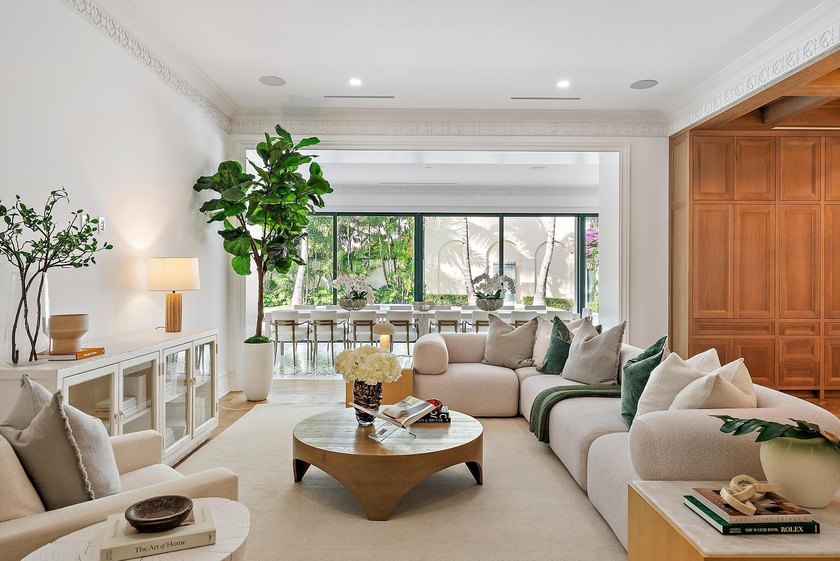 Ideally located in historic Phipps Plaza, this architectural - Beach Home for sale in Palm Beach, Florida on Beachhouse.com