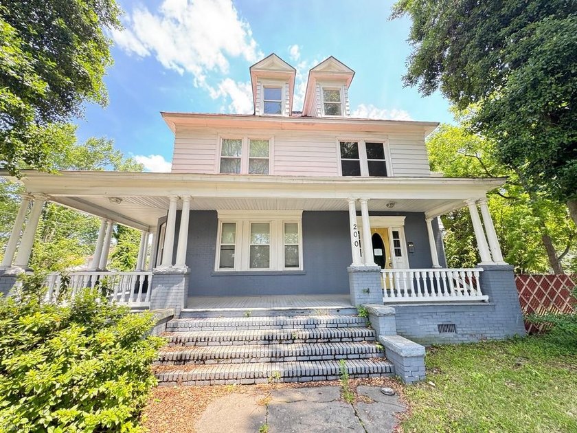 Spacious single-family home with over 3,000 square feet in the - Beach Home for sale in Norfolk, Virginia on Beachhouse.com