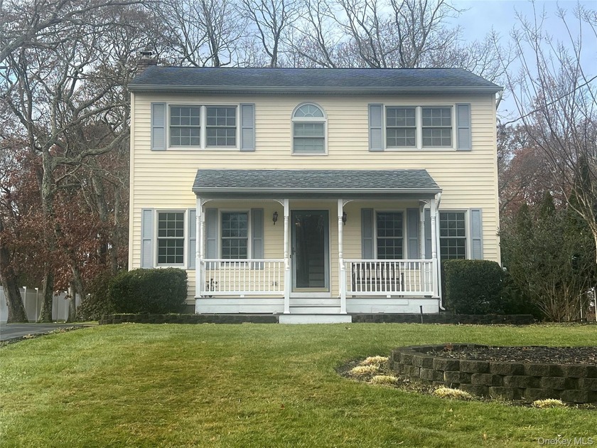 Sitting high and pretty, this is a 3 bed 2 1/2 bath colonial in - Beach Home for sale in Moriches, New York on Beachhouse.com