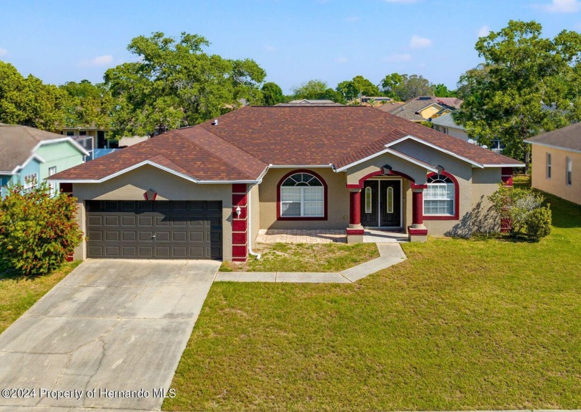 BRAND NEW ROOF & MOVE-IN READY 3 bedrooms 2 bathrooms 2 cars - Beach Home for sale in Spring Hill, Florida on Beachhouse.com