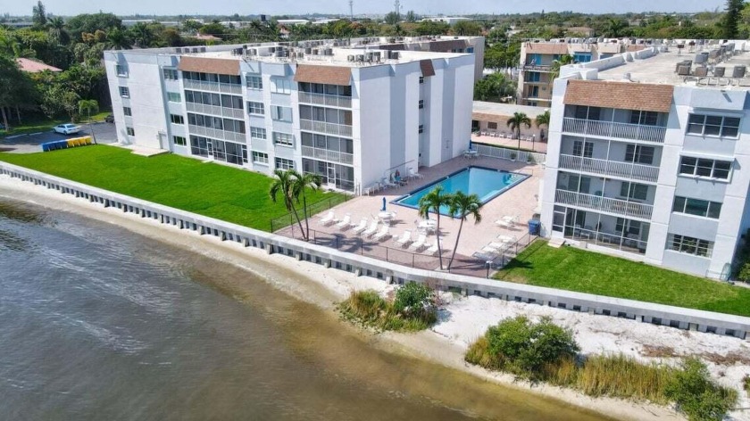 Furnished, well-kept unit, updated very light and bright. Lots - Beach Condo for sale in Lake Worth Beach, Florida on Beachhouse.com