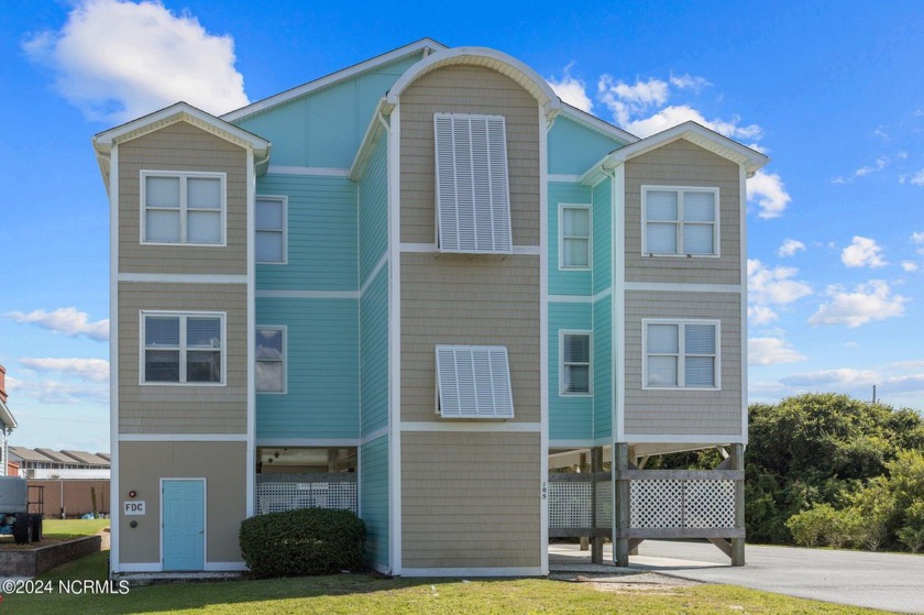 Escape to this beautifully updated condo, meticulously cared for - Beach Condo for sale in Atlantic Beach, North Carolina on Beachhouse.com